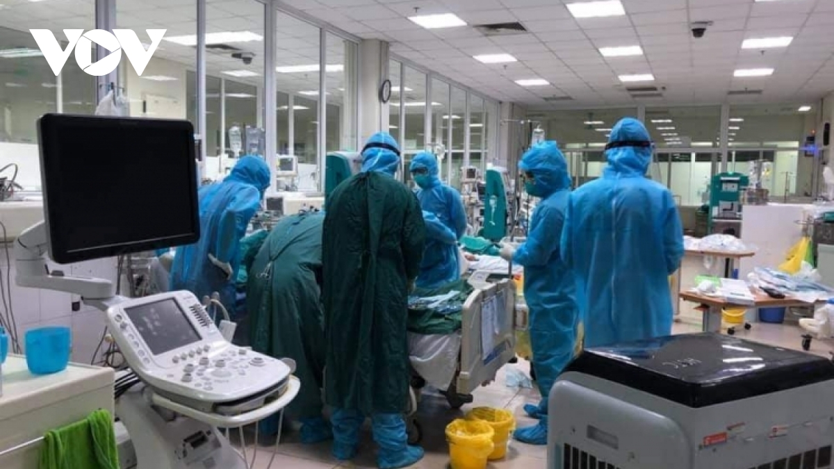 How doctors work on ECMO therapy to save critically ill COVID-19 patients